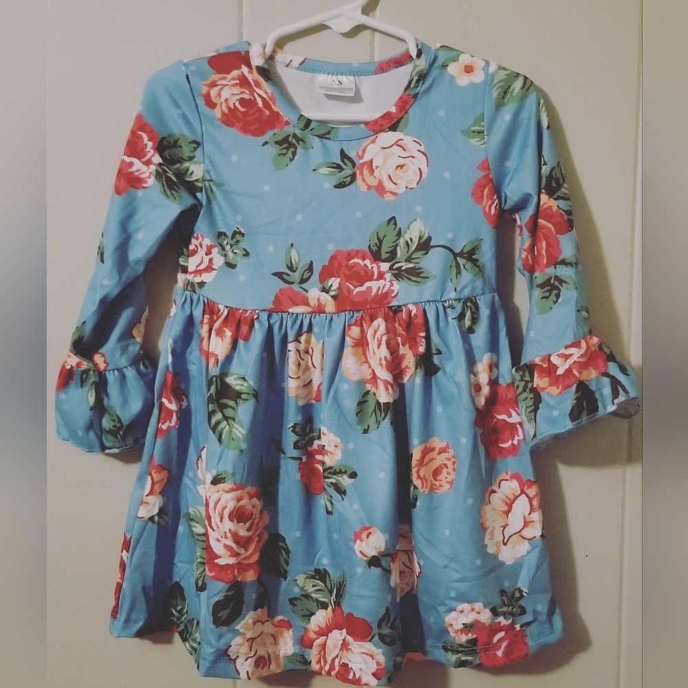 Sparkledots floral dress with flare at wrist